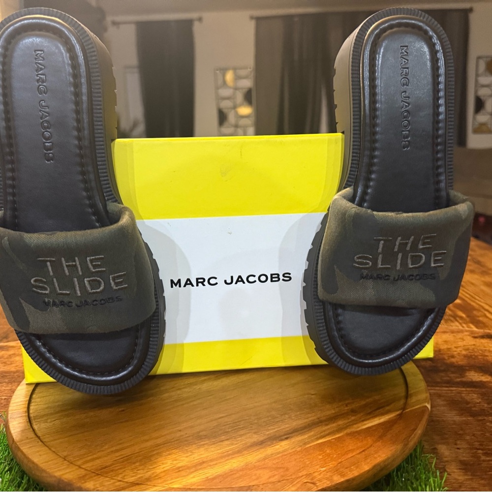 Marc Jacobs Women’s Camo Slide Sandals - Picture 2 of 3